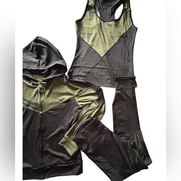 New 3 pcs. Workout outfits set - Picture 3 of 9